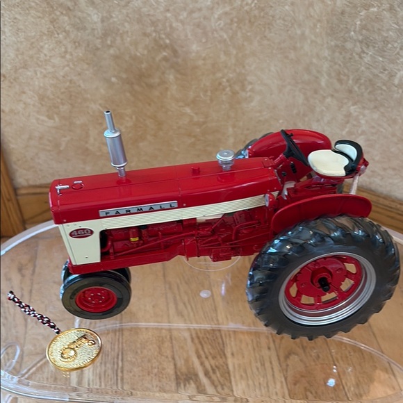 NIB International Harvester 1/16 Farmall 460 Precision Series Collector - Picture 12 of 16